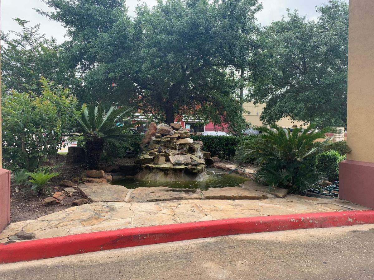 Camelot Inn & Suites Houston Buitenkant foto